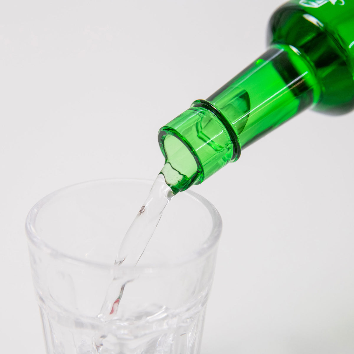 Drink soju better with the Vintorio Horak Soju Aerator Pourer