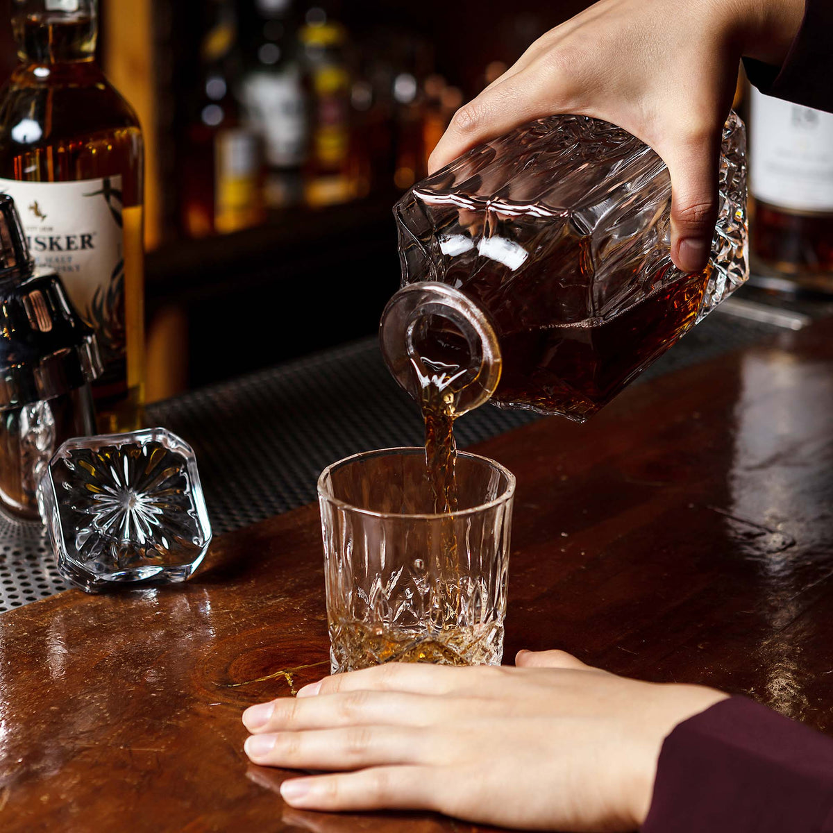 Irish-cut Whiskey Decanter Set with 4 Whiskey Glasses