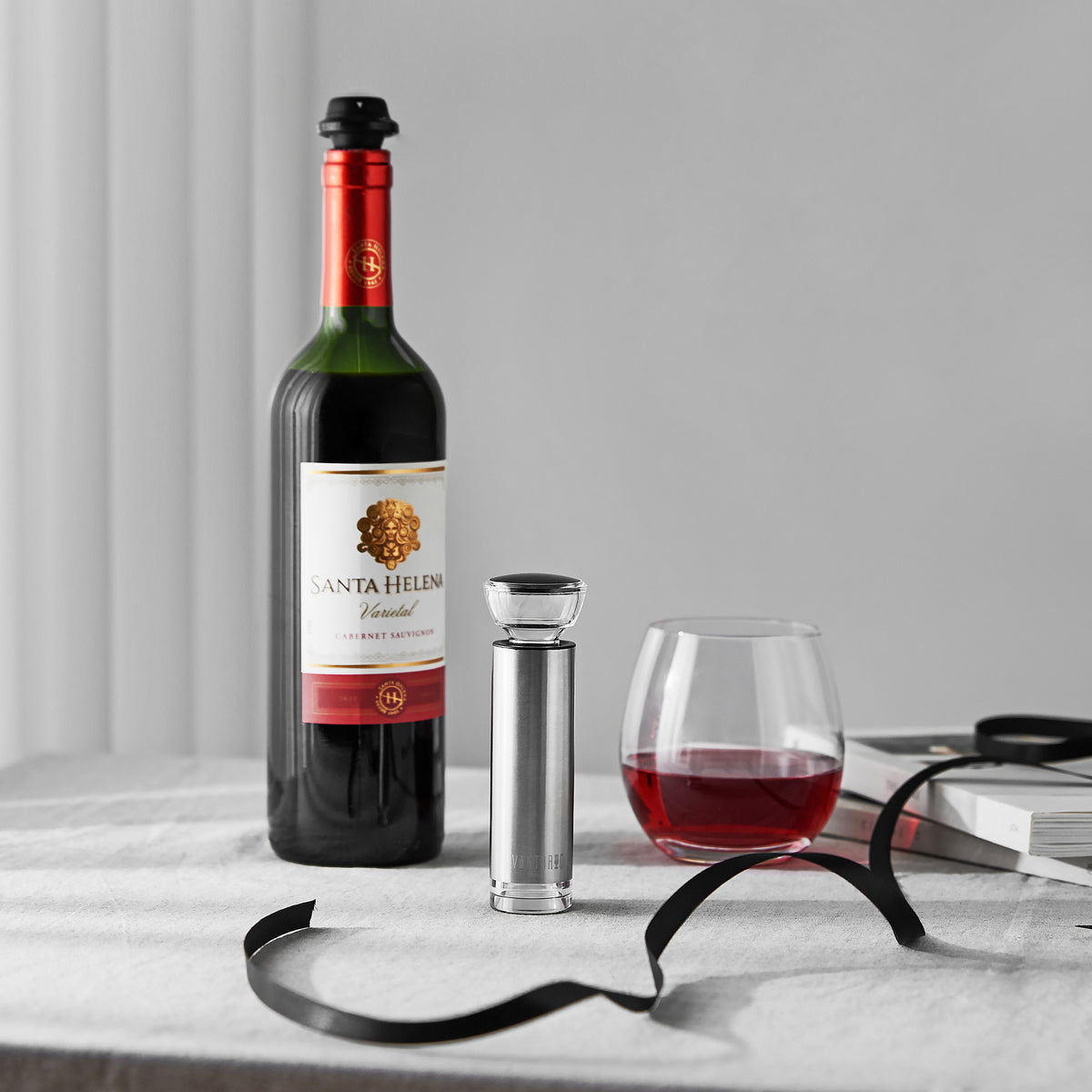 Vintorio Vacuum Wine Stopper (1 Pump Wine Saver and 4 Reusable Bottle Stoppers)