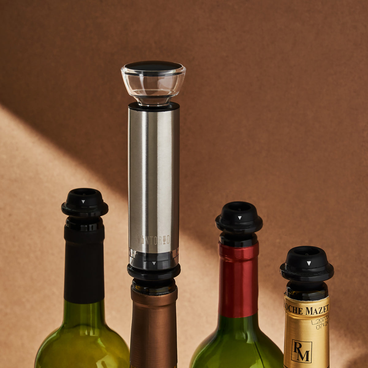Vintorio Vacuum Wine Stopper (1 Pump Wine Saver and 4 Reusable Bottle Stoppers)